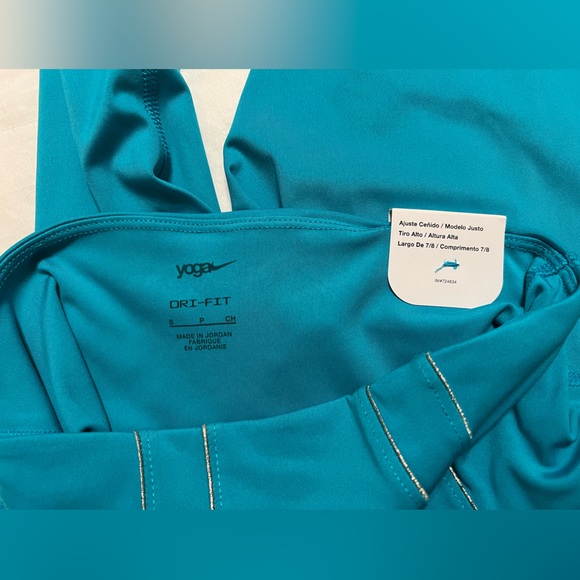 Nike - Picture 4 of 4